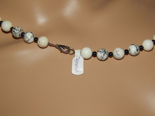 Collier Magnesit Kugeln im Verlauf weiss schwarz geädert 58 cm 90 g - Picture 5 of 5