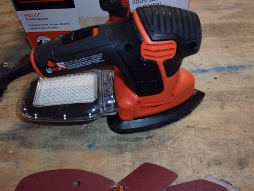 BLACK & DECKER CORDED MOUSE/DETAIL SANDER W/ SHEETS # BDEMS600 - Picture 5 of 8