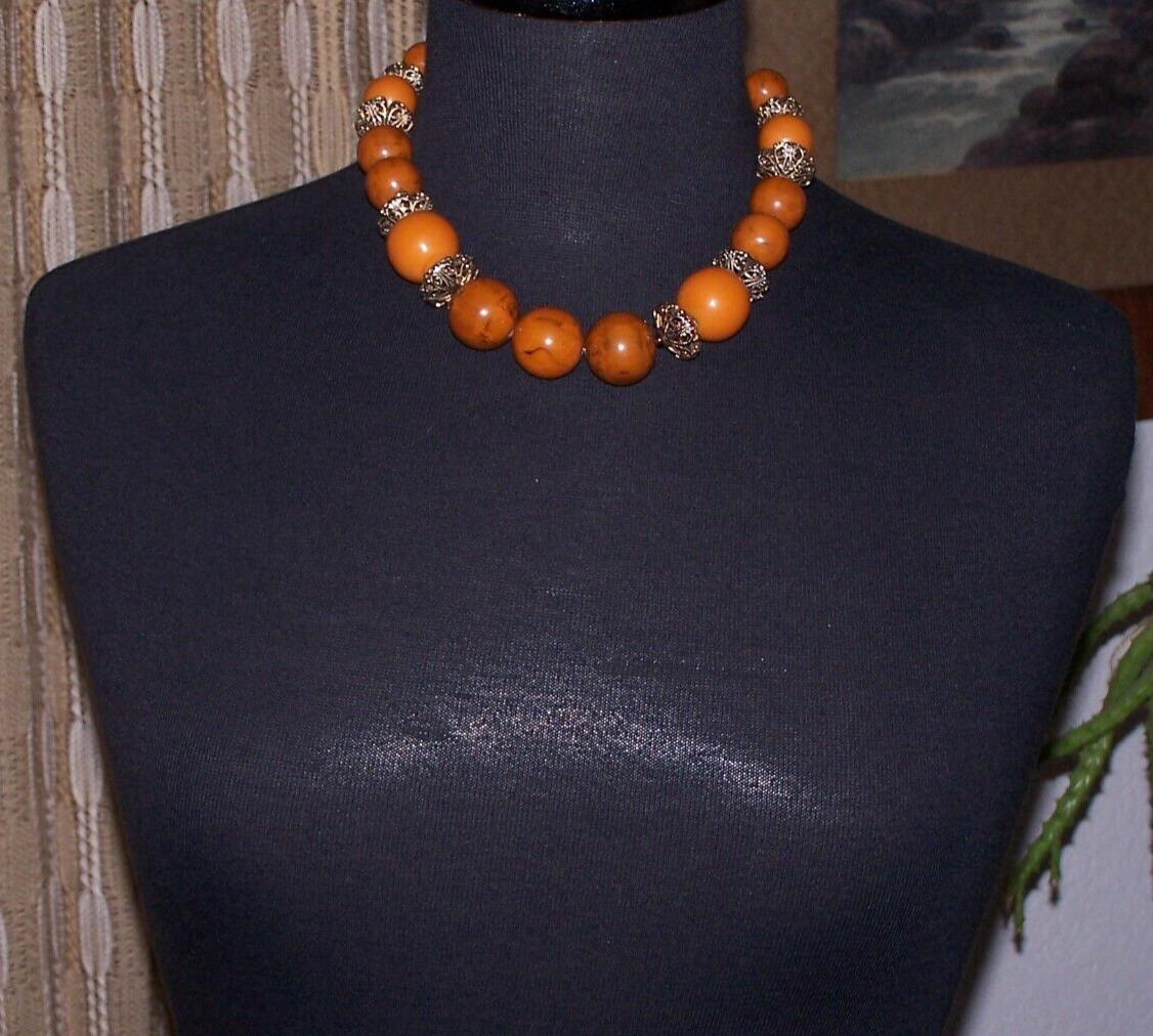 Vintage Hobe Bakelite Beads Necklace & Memory Wir… - image 4