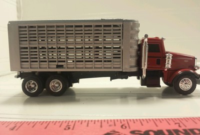 toy peterbilt cattle trucks