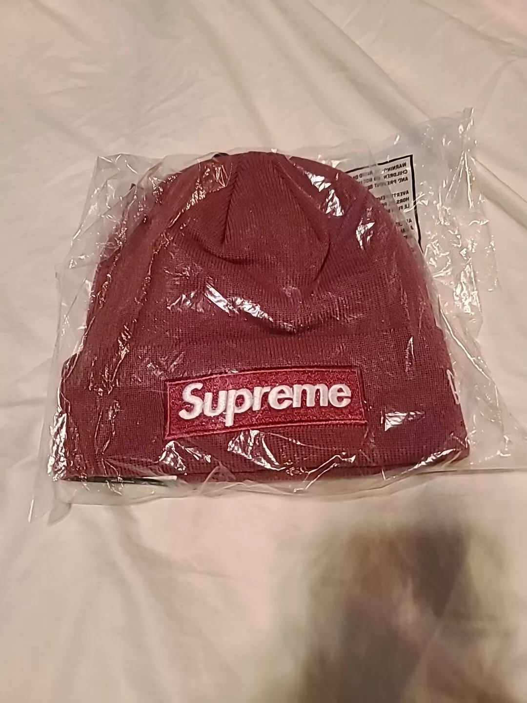 BOITE SUPREME X NEW ERA LOGO BEANIE PLUM FLAMBANT NEUF (FW21) 