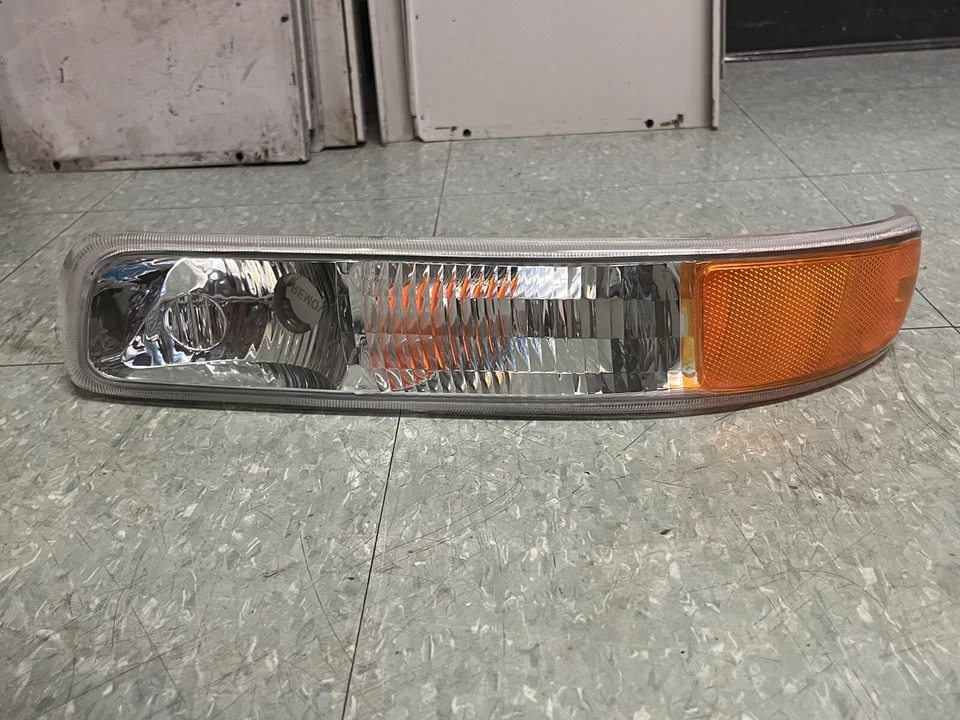 Keystone GM2520173NIQ Parking / Clearance Light Assembly Silverado Suburban - Image 2 of 4