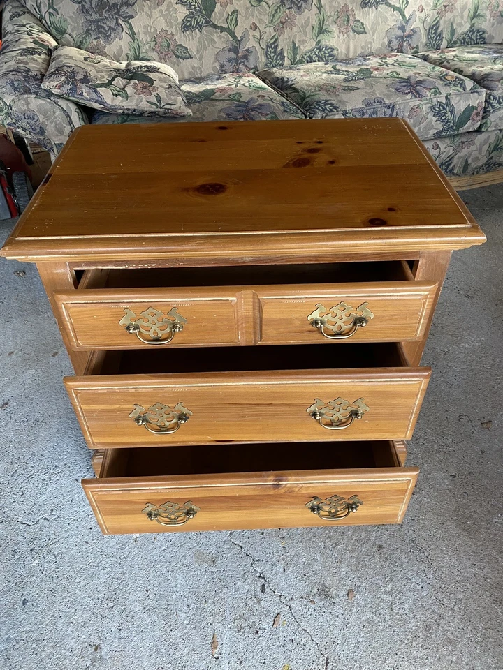 AMERICAN DREW Solid Hard Rock Maple Colonial / Early American Dresser - Image 3 of 4