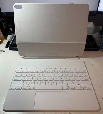Used Apple Magic Keyboard for iPad Air 13in(M3) A3340 White - Acceptable (C)