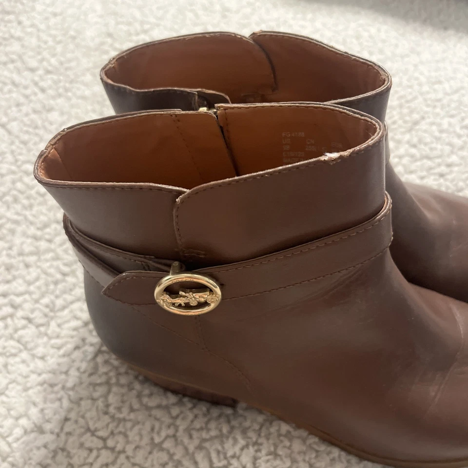 Bota COACH Debi couro nogueira tornozelo dourado com zíper, tamanho 9 como está - Imagem 4 de 4