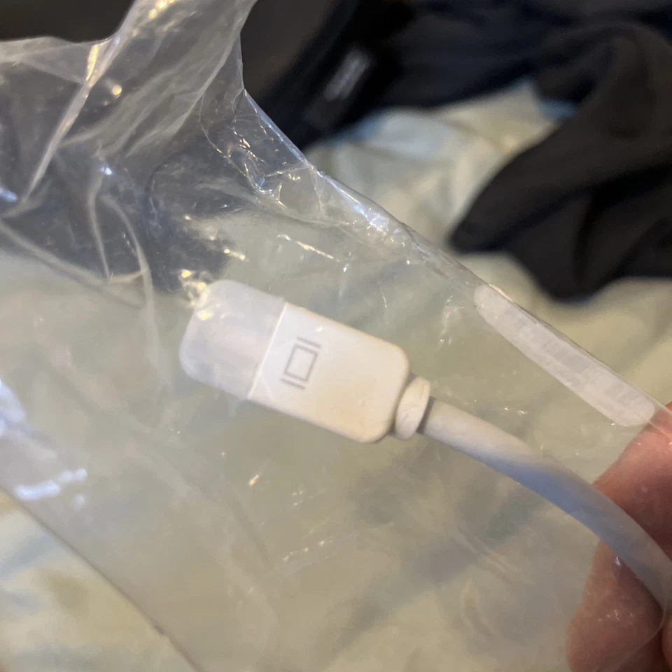 New Apple Mini VGA Adapter  - Image 2 of 3