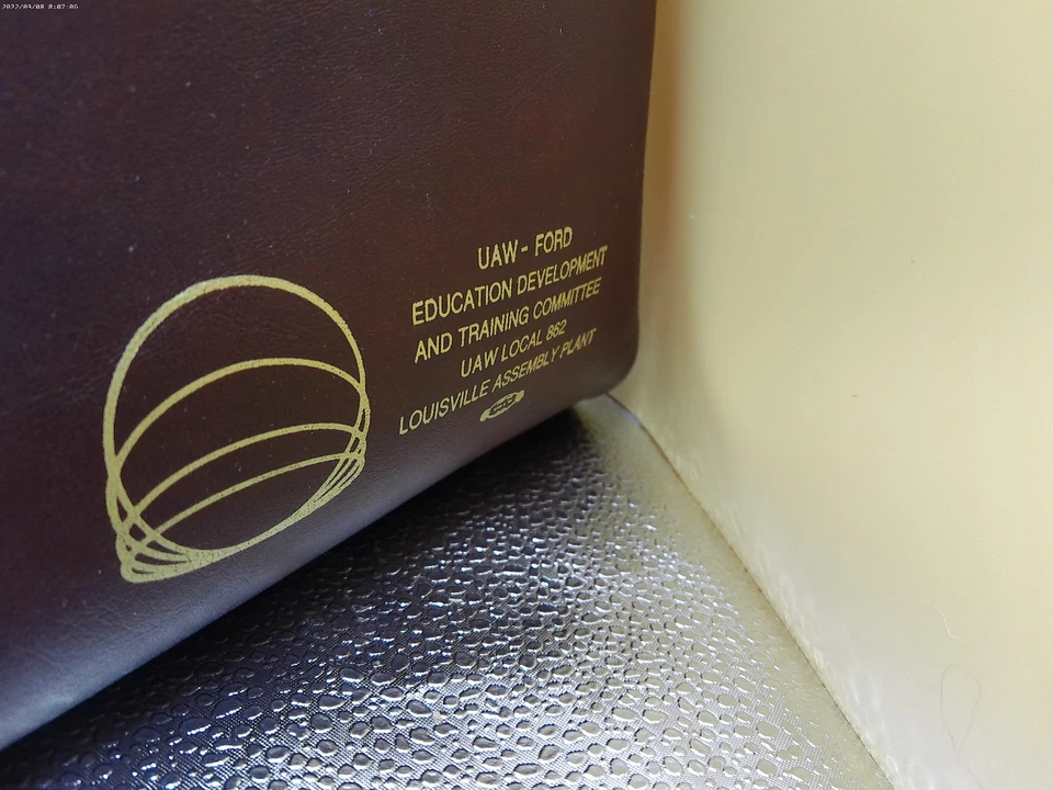 Bolso de cuero expandible UAW Ford Local 862 Louisville KY planta de montaje unión Foto 2 de 4
