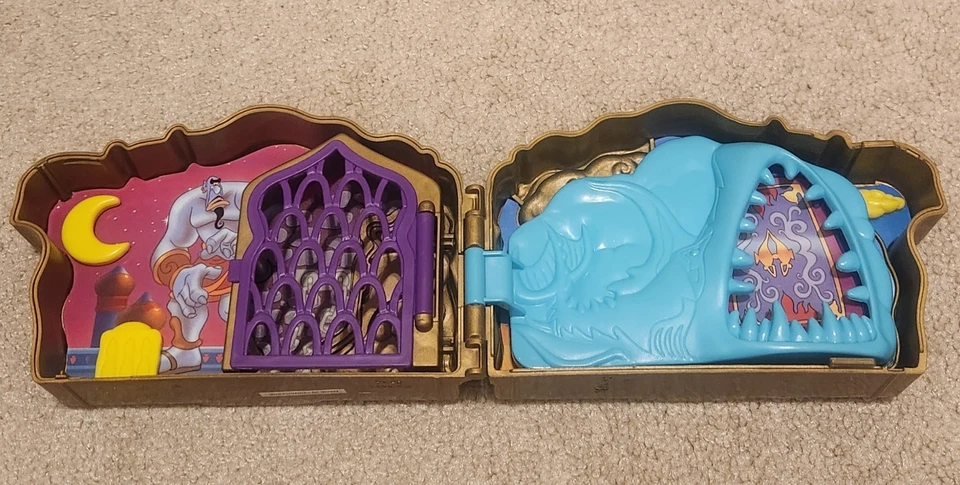 Disney Aladdin Mini Casa de Muñecas Castillo Juguete Plegable Lámpara Dorada De Colección SIN FIGURAS Foto 3 de 4