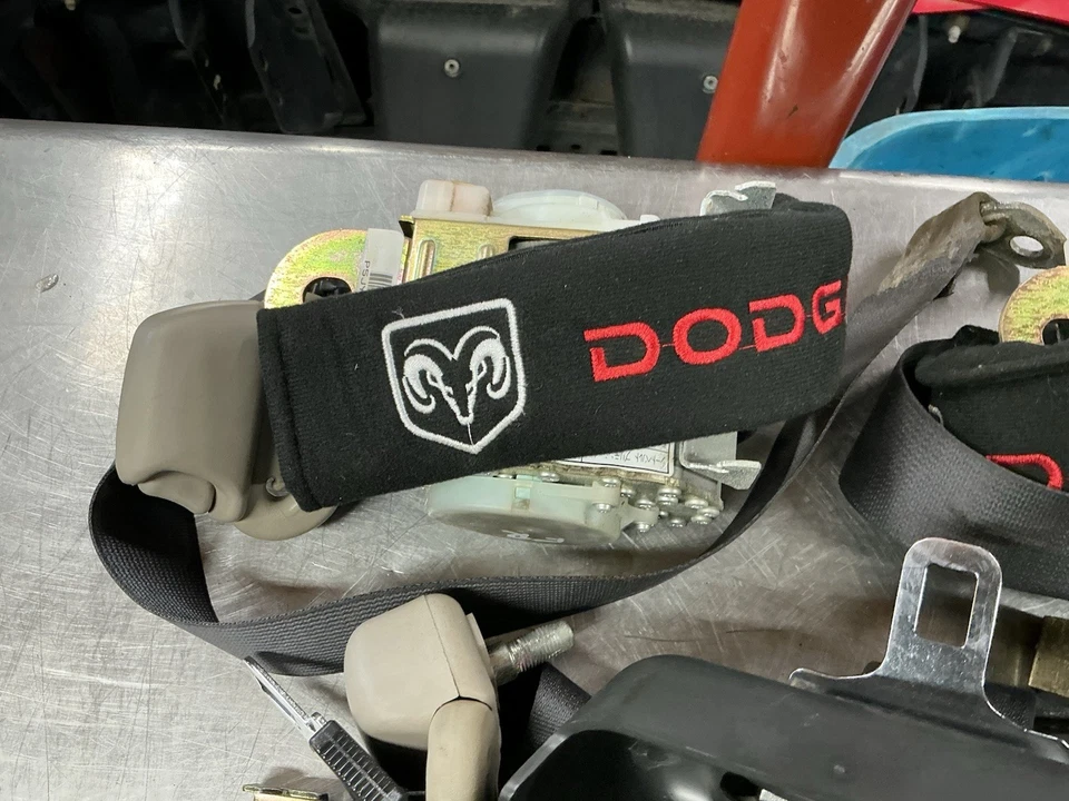 Dodge Ram 1500 SRT-10 2004-2006 JUEGO RETRACTOR CINTURÓN SEGURIDAD CABINA CUÁDRUPLE DELANTERO Y TRASERO Foto 4 de 4