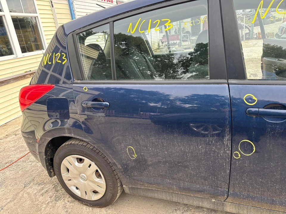 07 08 09 10 11 12 NISSAN VERSA Rocker Moulding Left Foto 2 de 4