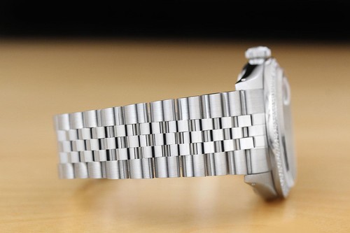 ROLEX MENS DATEJUST RED DIAL 18K GOLD STEEL DIAMOND WATCH w/ JUBILEE BAND - Picture 7 of 8