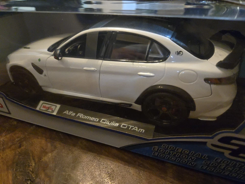 🔥1:18 масштаб Maisto литая Alfa Romeo Giulia GTAm белый новый - Изображение 4 из 4