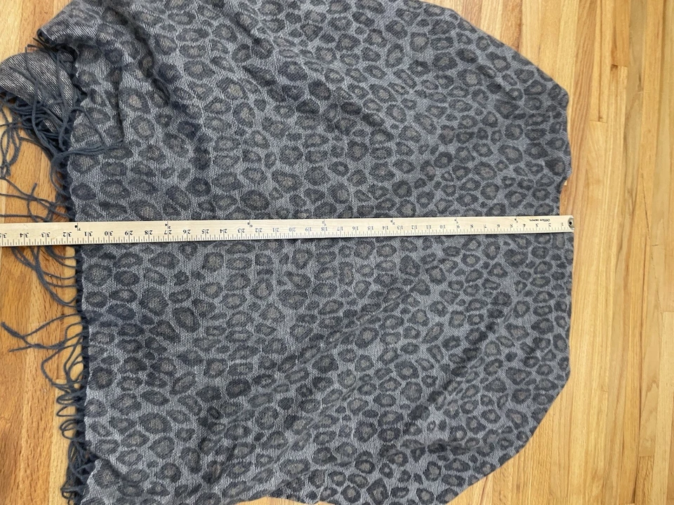 Woolrich Blanket Poncho Wrap Shawl Women's One Size Gray Leopard Fringe Hem - Image 3 of 4