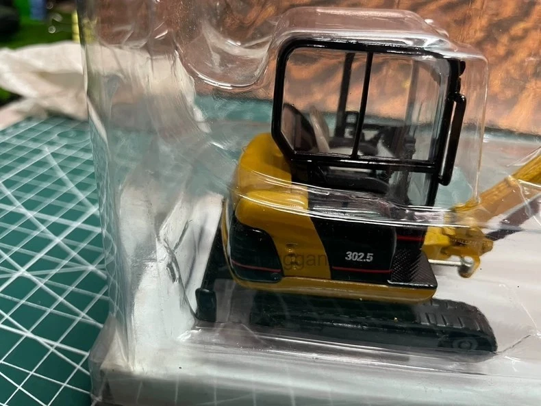 1/32 Scale CAT 302.5 Multi-Purpose Crawler Excavator Model - Image 3 of 4