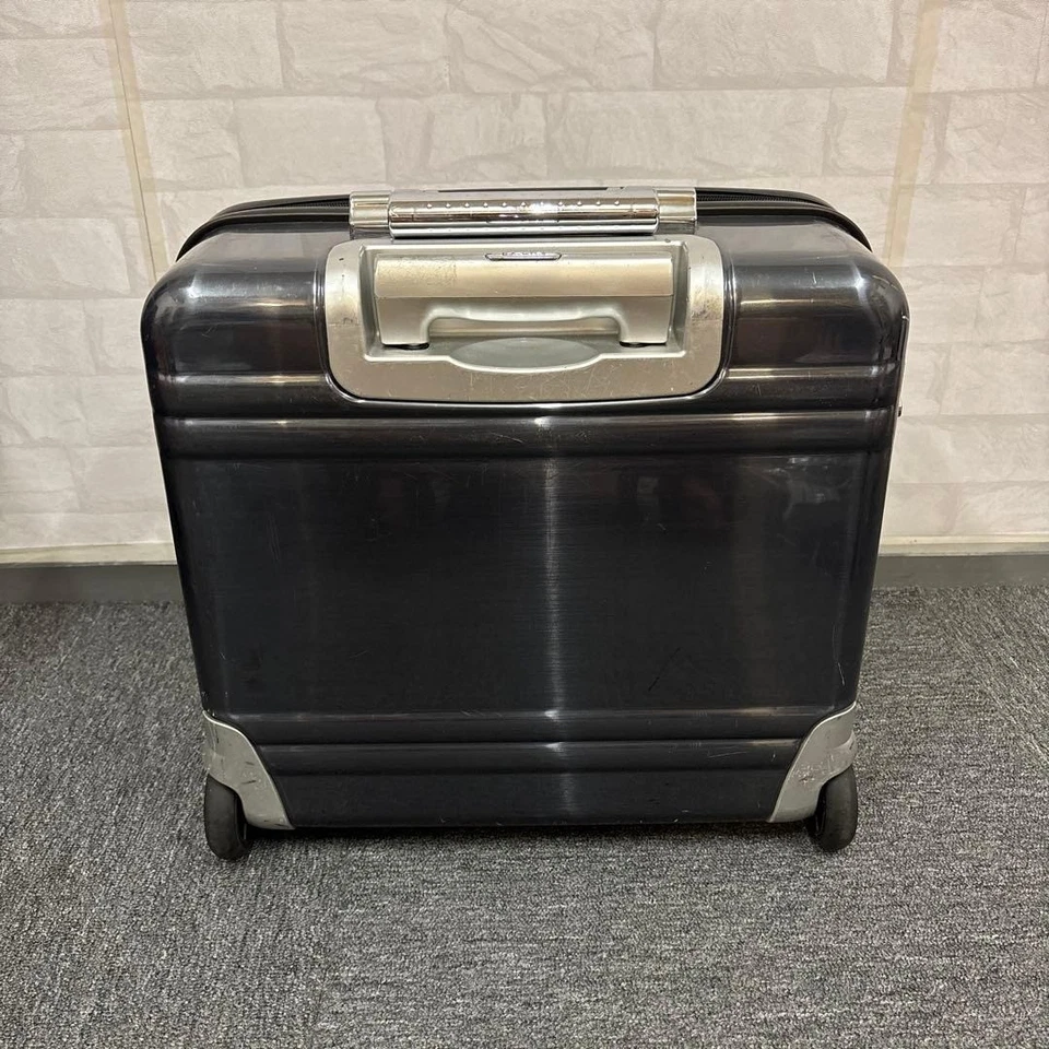 Maleta de transporte Zero Halliburton Business trolley negra de 2 ruedas Foto 2 de 4