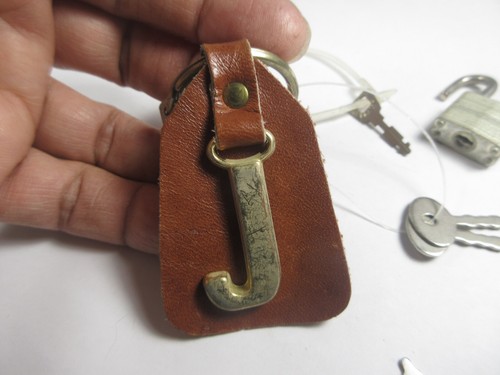 vintage lot 2 mini suitcase luggage lock padlock with keys keychain letter J - Picture 5 of 5