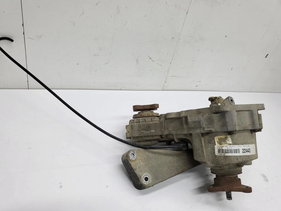 BMW 3er E46 325XI  Allradgetriebe Verteilergetriebe Getriebe NV124  7502806  (43 - Bild 3 von 4