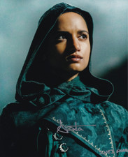 AMITA SUMAN signed Autogramm 20x25cm SHADOW & BONE in Person autograph COA