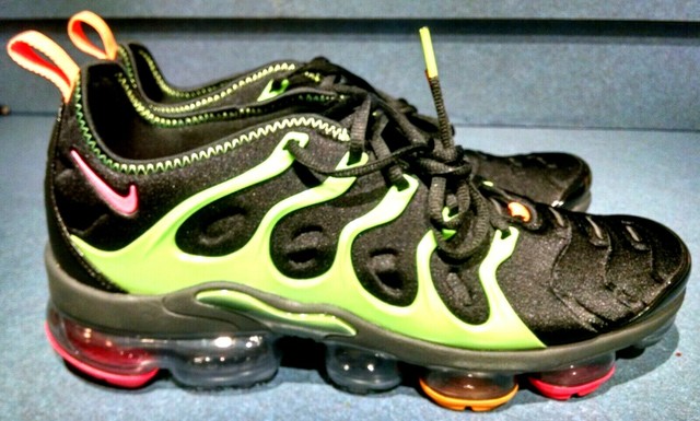 nike air vapormax plus black electric green