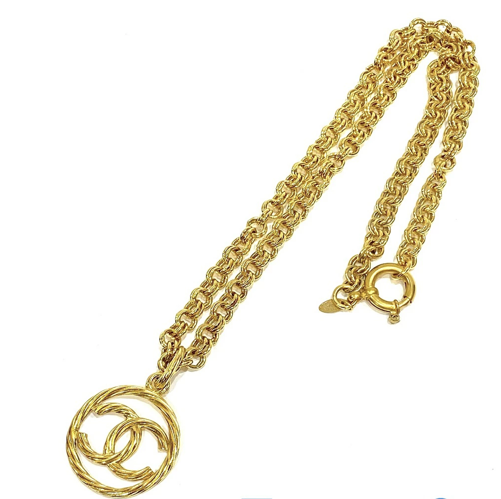 国内即発 CHANEL CCマーク Necklace ☆ ①WH CC ★ ②BK/GOLD CC 国内即発 CHANEL CCマーク Necklace ☆ ①WH CC ☆ ②BK/GOLD CC