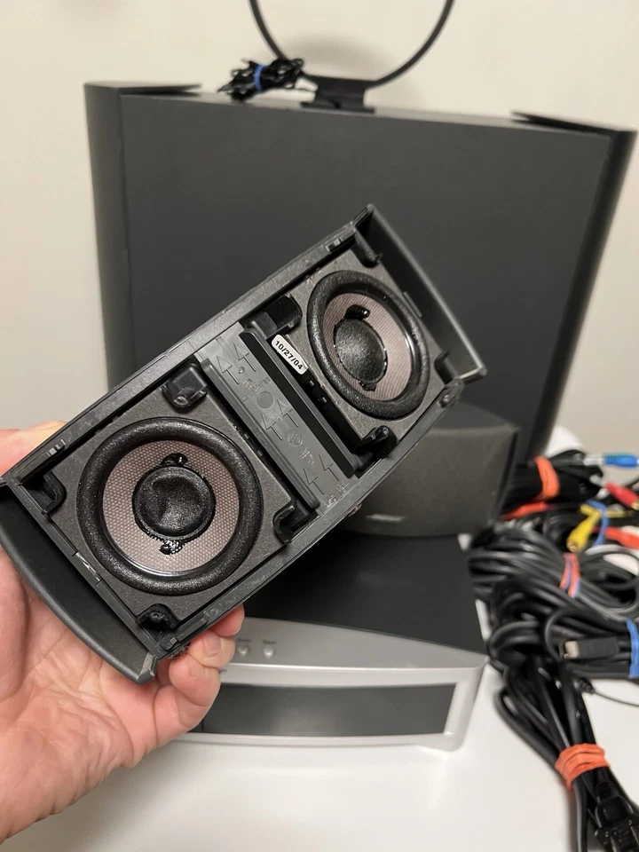 BOSE AV3-2-1 II Media Center w/ PS3-2-1 II Powered Speaker System -Tested VIDEO - Image 4 of 4