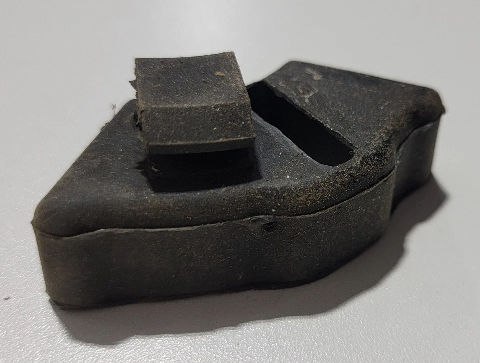 Резиновый амортизатор новый из старых запасов 1962-1968 Yamaha Trail Master YG1 U5 YL2 102-25364-00-00 - Изображение 4 из 4