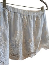 Abercrombie  Fitch White Lace Mini Skirt M Floral Design Elegant Y2k Vintage