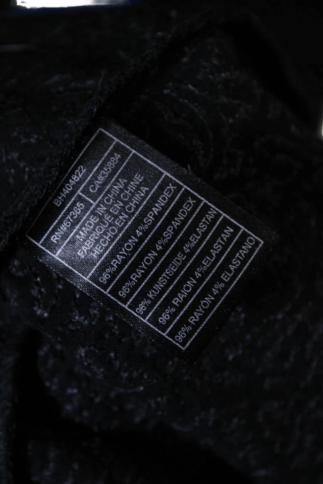 Top negro pequeño BB Dakota para mujer con correa de espagueti con volantes de un hombro lentejuelas Foto 4 de 4