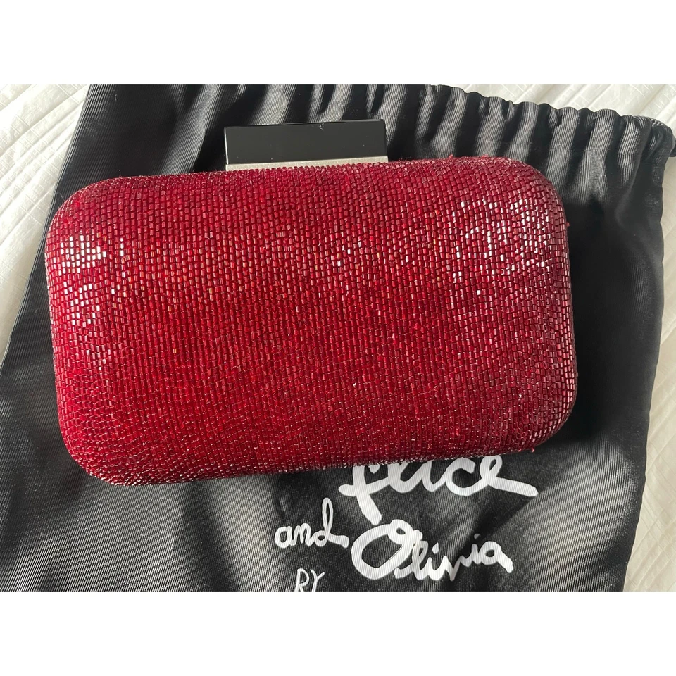 Bolso sin asas Alice+Olivia Shirley Perfect 10 cuentas rojas  Foto 4 de 4