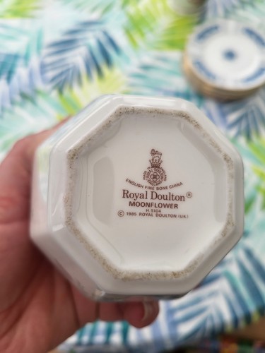 Tarro cubierto con tapa Royal Doulton Moonflower Bone China vintage - Imagen 9 de 9