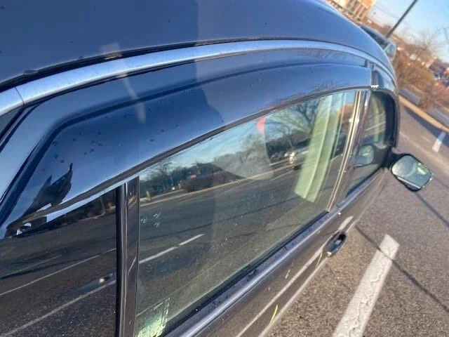 Protectores de lluvia contra humo AVS viseras de ventilación 3M cinta adhesiva para Toyota Avalon 2005-2012 sedán Foto 2 de 4