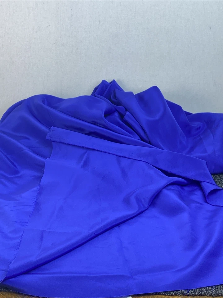 光滑 FAUX 丝绸紫色 Periwinkle Fabric 3 码 x 45 英寸宽 — 第 3/4 张图片