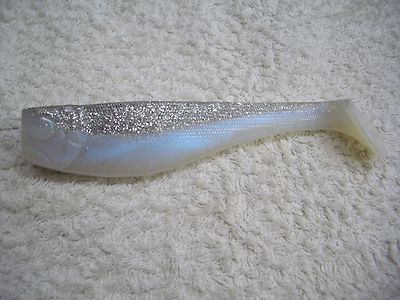Spro Dull Shad Farbe Salty Milk Gummifisch Gummiköder Kunstköder Angeln 