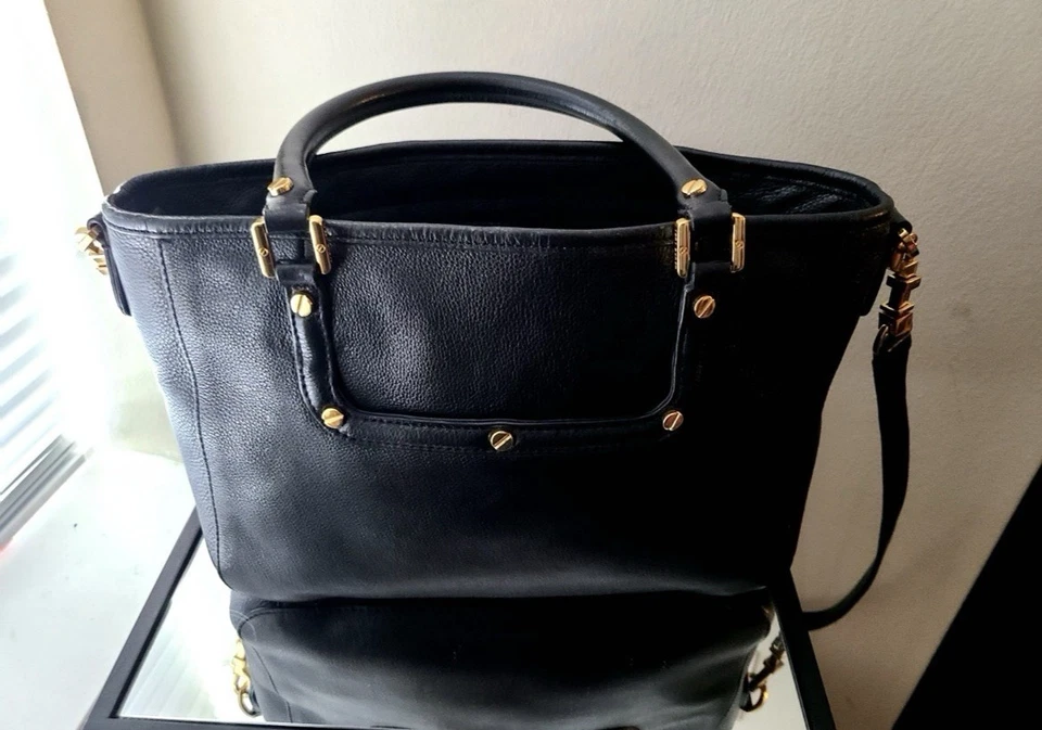 Bolsa satchel Tory Burch Amanda tiracolo couro preto - Imagem 4 de 4