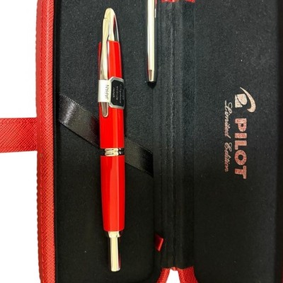 Pilot Capless 18K Fountain Pen Red M Nib 2009 Limited Edition NEW