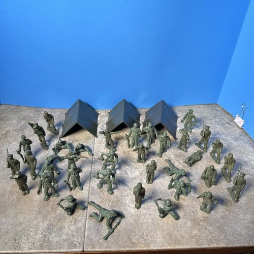 36 VTG 1950s Marx Toy Armed Forces Training Center Army Soldiers With Tents
