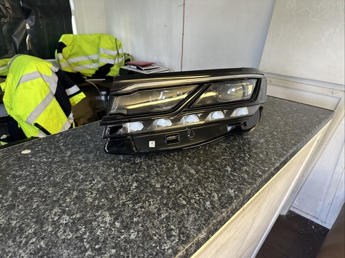 GENUINE VW TOUAREG CR7 LED MATRIX HEADLIGHT PASSENGER NEAR SIDE 761941113A BLACK - Picture 1 of 9
