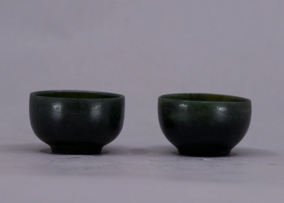 Un par de tazas chinas de jade hetiano verde Foto 2 de 4