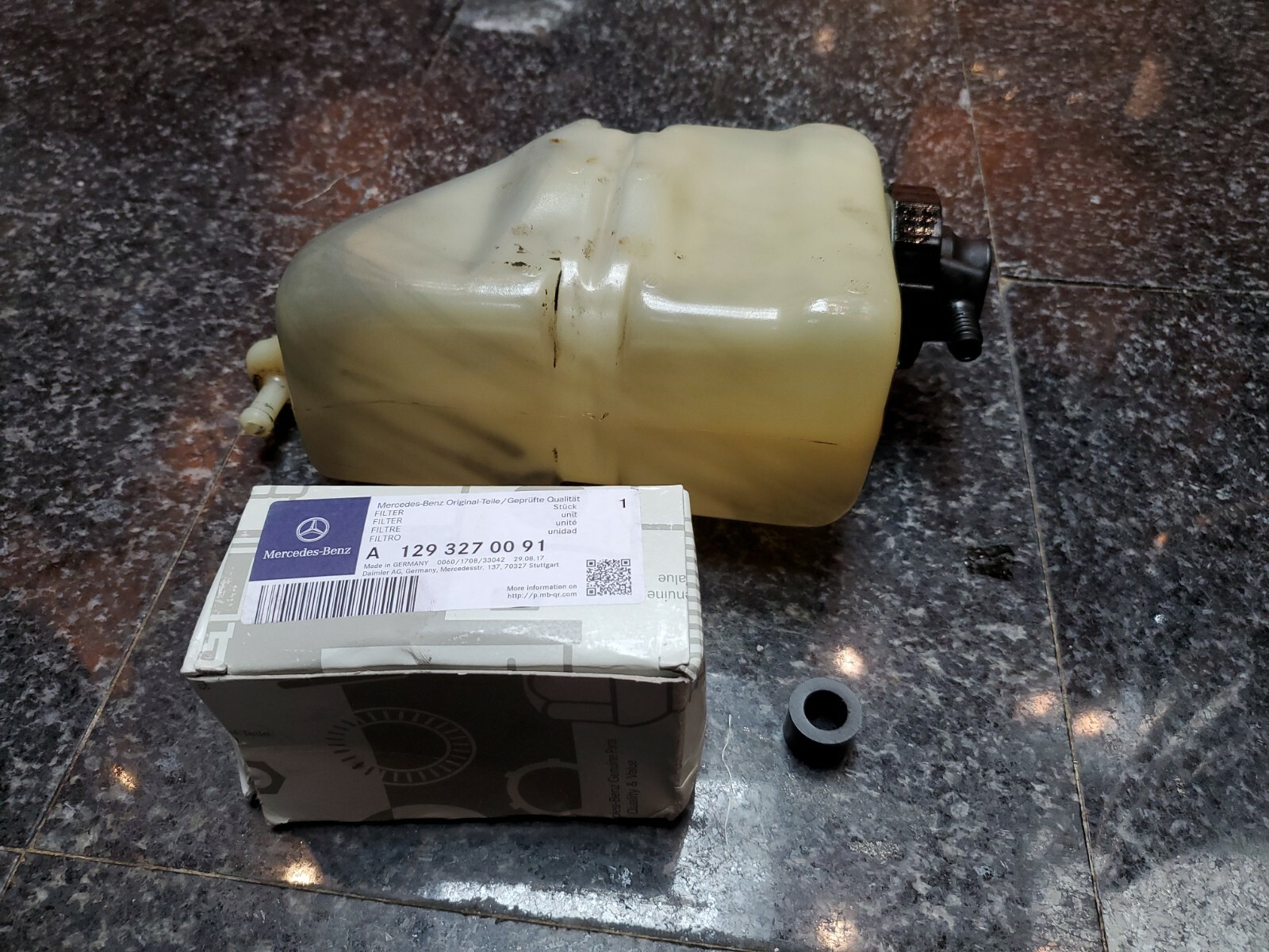 Mercedes SL600 self leveling suspension fluid reservoir 1403200114 new