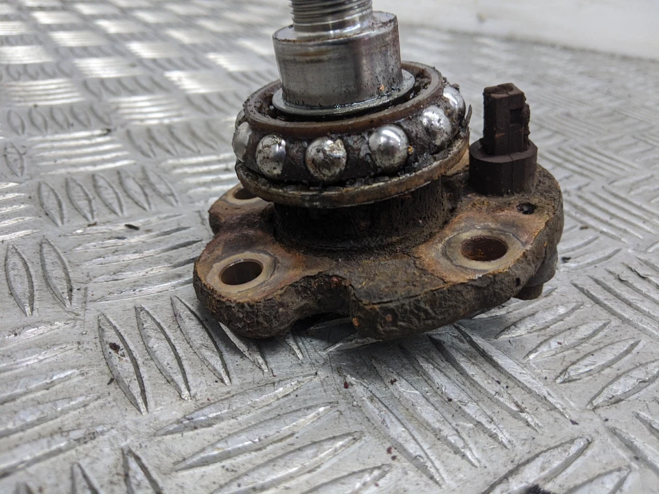 Volkswagen Bora S Tdi Mk4 2002 Inner Hub (rear Passenger Side) - Image 2 of 4