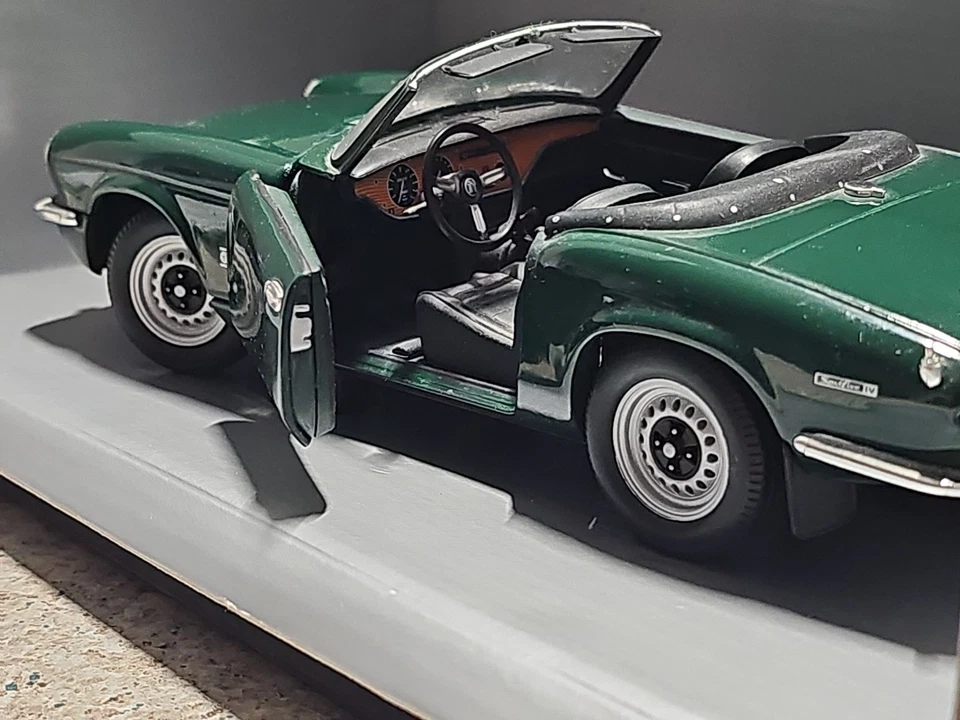 Chrono 1970 Triumph Spitfire MK IV Convertible 1:18 Scale Die Cast Car - Image 4 of 4