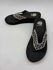 Pre-Owned Yellow Box Black Size 7.5 Rhinestone Flip Flop Sandals