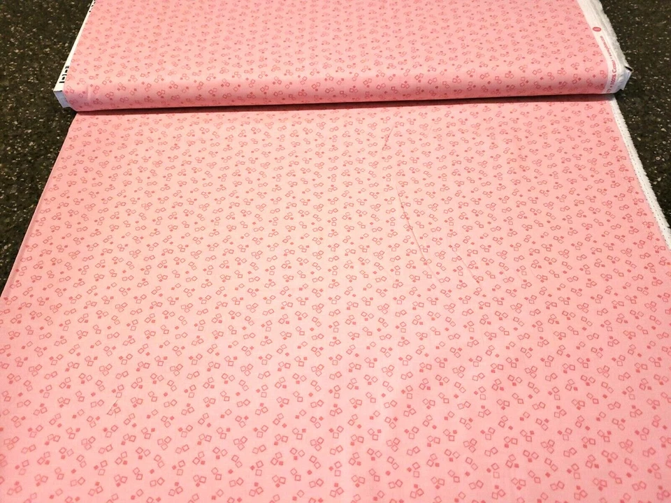 22" P&B Textiles Bear Essentials 4 Tonal Pink Box Blender - Image 3 of 3