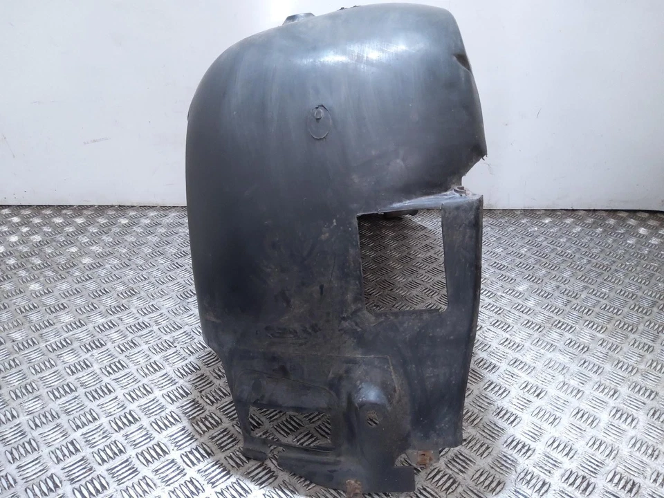 Protector de forro de arco de rueda de paso Porsche 944 Turbo Silver Rose N/S 94450438200 Foto 4 de 4