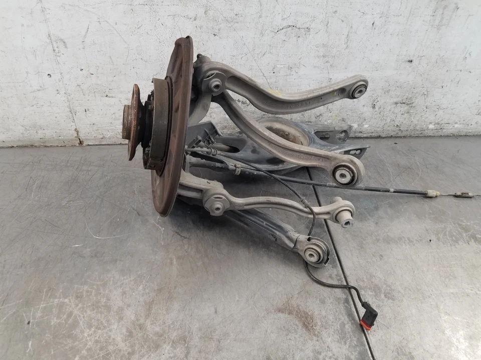 2013 Mercedes Benz AMG E 63 Right Rear Hub Knuckle Control Arms #2179 D5 - Image 4 of 4