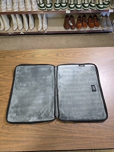 Solo New York PRO Padded Ultrabook Black 17.3" Laptop Sleeve - Picture 4 of 5