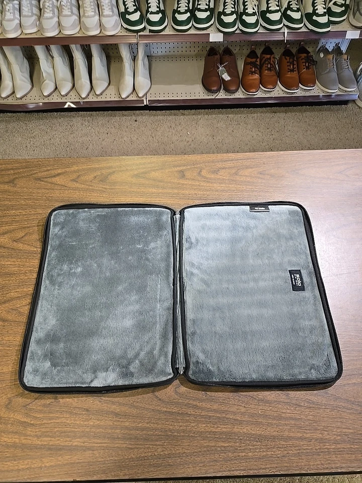 Funda acolchada para portátil Solo New York PRO Ultrabook negra 17,3" Foto 4 de 4