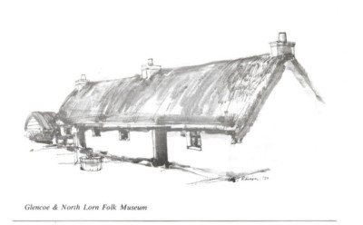 Glencoe: Glencoe & North Lorn Folk Museum: Heidekraut verkleidete Cottages aus dem 19. Jahrhundert