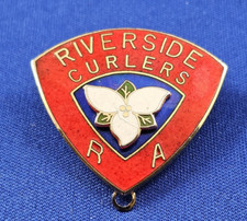 R A Curling Club est 1957 OTTAWA Ontario Riverside Curlers Pin Raised Trillium