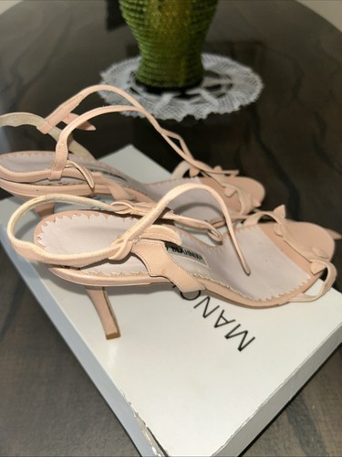 Sandali Manolo Blahnik nudi/rosa chiaro High Hills I con cinturini da allacciare. - Foto 5 di 7